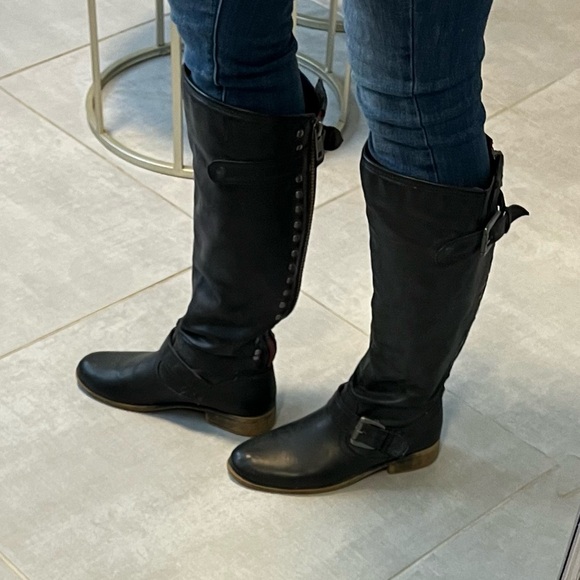 Gray leather with red zip-up boots - Picture 2 of 8